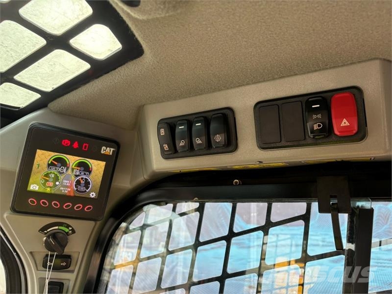 CAT 262D3 لوادر انزلاقية التوجيه