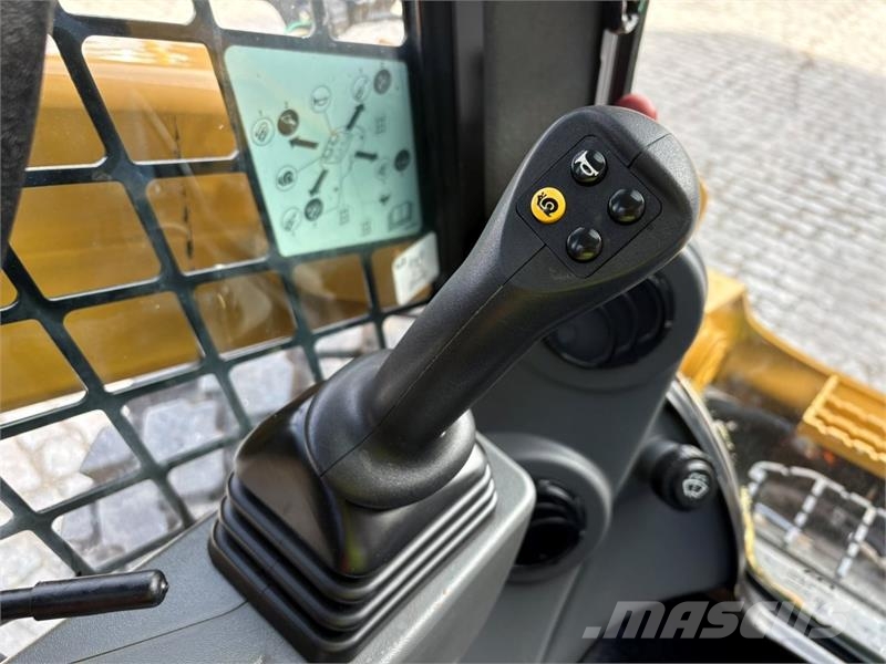 CAT 262D3 لوادر انزلاقية التوجيه