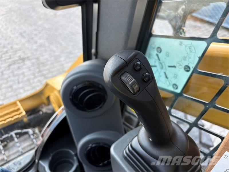 CAT 262D3 لوادر انزلاقية التوجيه