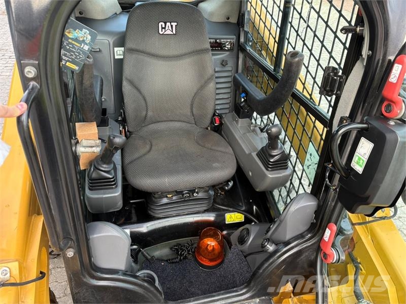 CAT 262D3 لوادر انزلاقية التوجيه