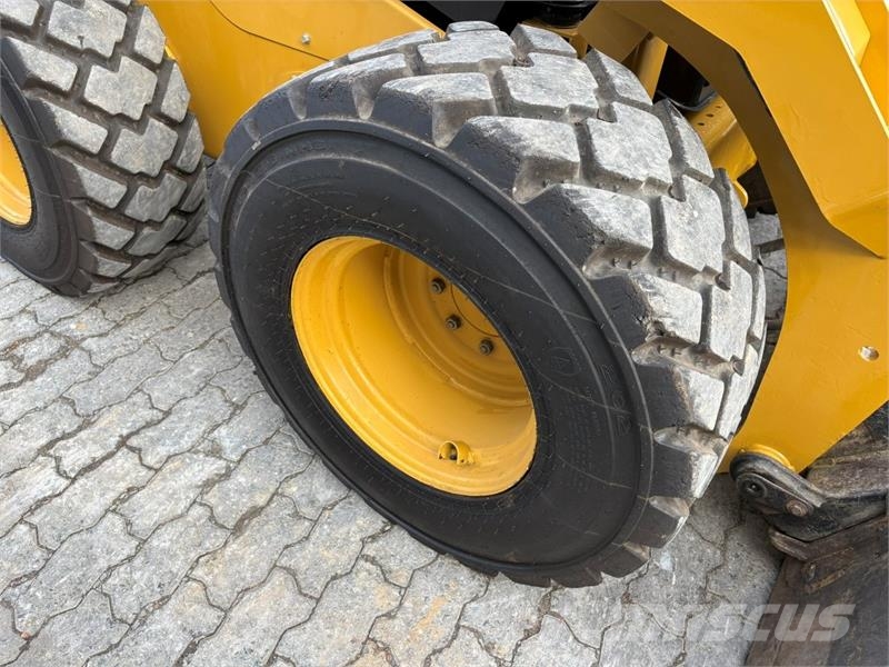 CAT 262D3 لوادر انزلاقية التوجيه