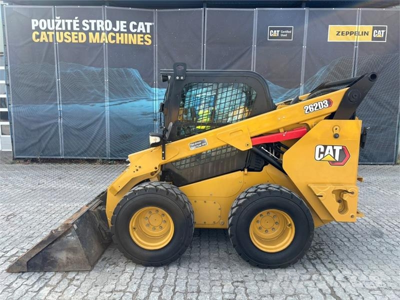 CAT 262D3 لوادر انزلاقية التوجيه