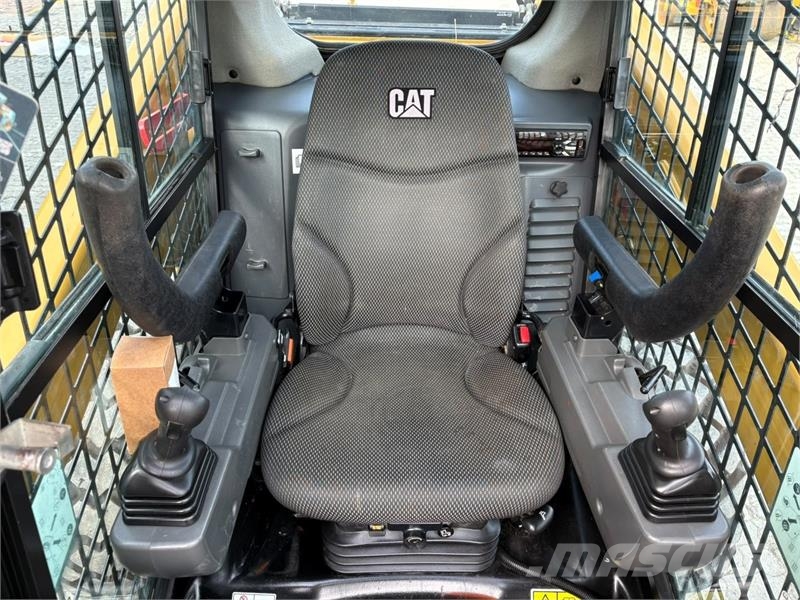 CAT 262D3 لوادر انزلاقية التوجيه