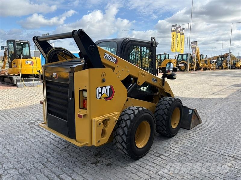 CAT 262D3 لوادر انزلاقية التوجيه
