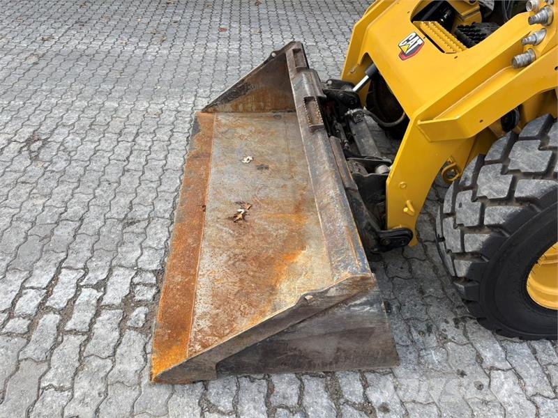 CAT 262D3 لوادر انزلاقية التوجيه
