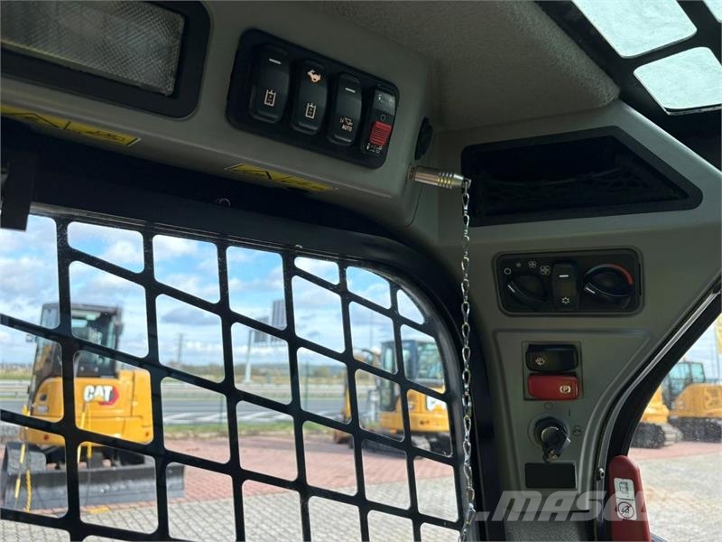 CAT 262D3 لوادر انزلاقية التوجيه