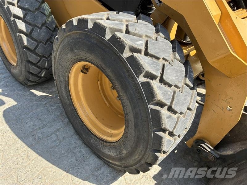CAT 262D3 スキッドステアローダー