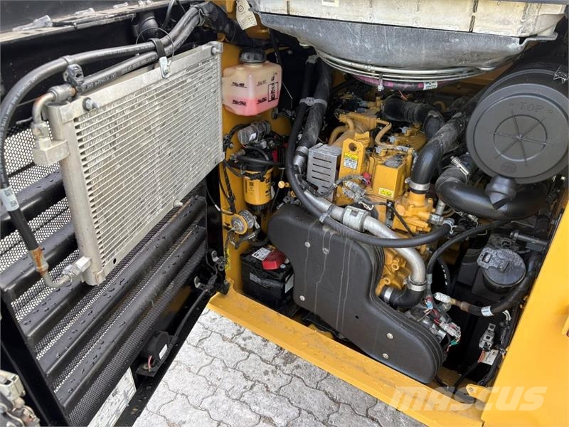 CAT 262D3 لوادر انزلاقية التوجيه