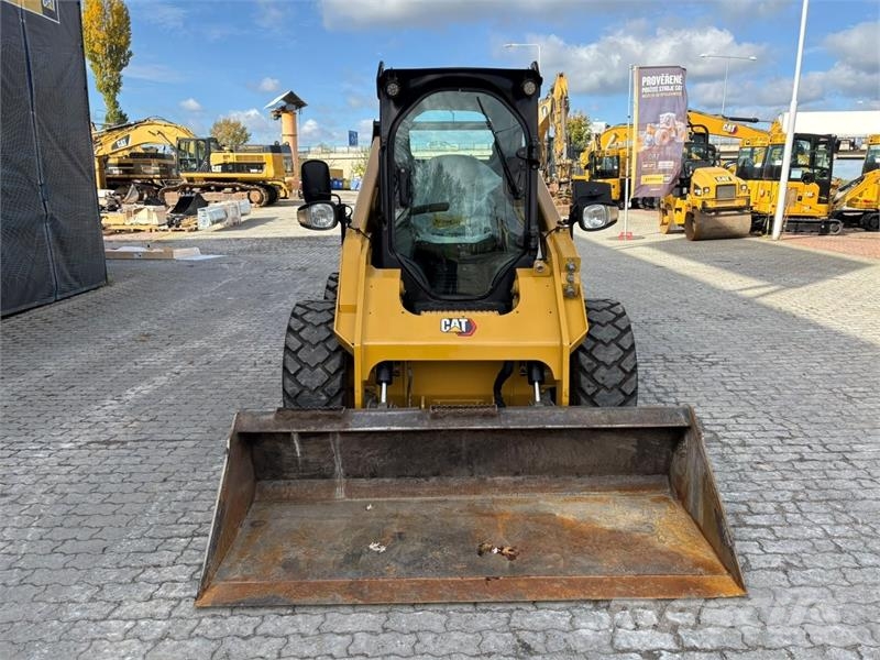 CAT 262D3 لوادر انزلاقية التوجيه