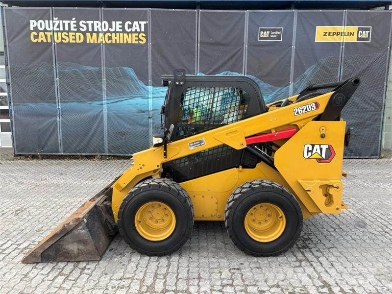 CAT 262D3 لوادر انزلاقية التوجيه