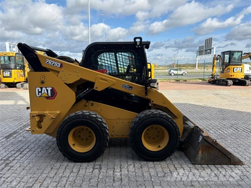 CAT 262D3 لوادر انزلاقية التوجيه