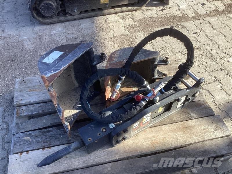 CAT 300.9D Mini rýpadla < 7t