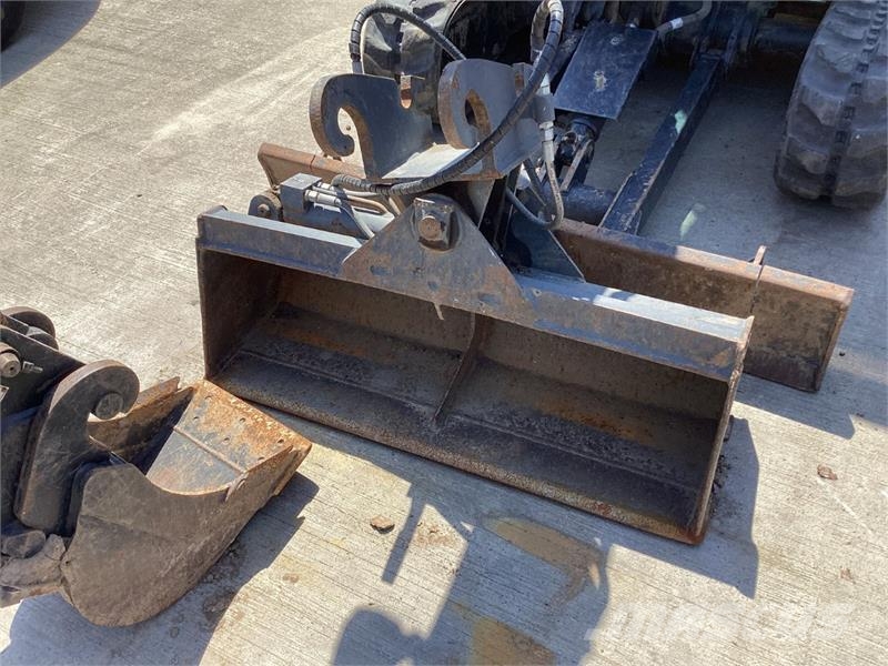 CAT 301.8 Mini rýpadla < 7t