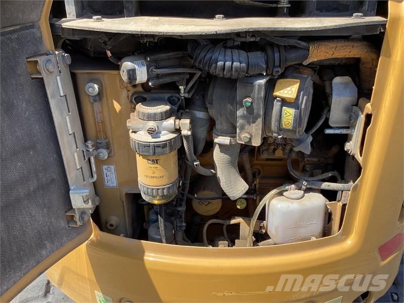CAT 301.8 小型挖掘机