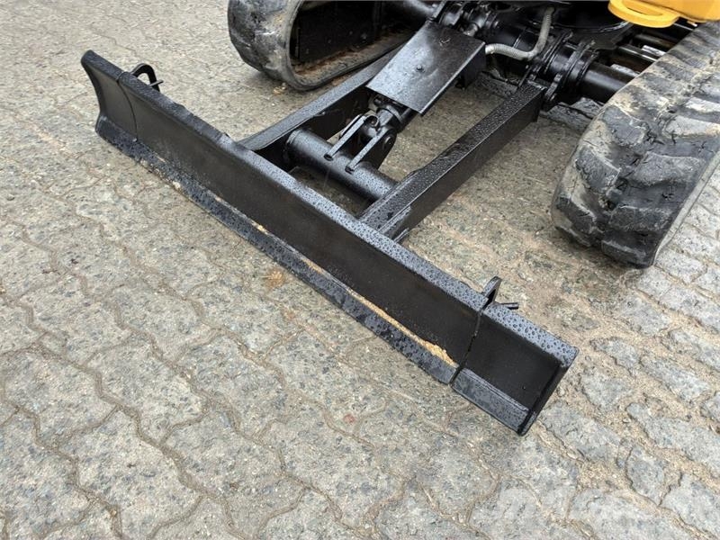CAT 301.8 Mini rýpadla < 7t