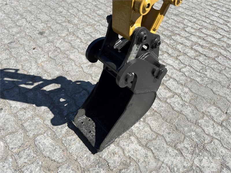 CAT 301.8 Mini rýpadla < 7t
