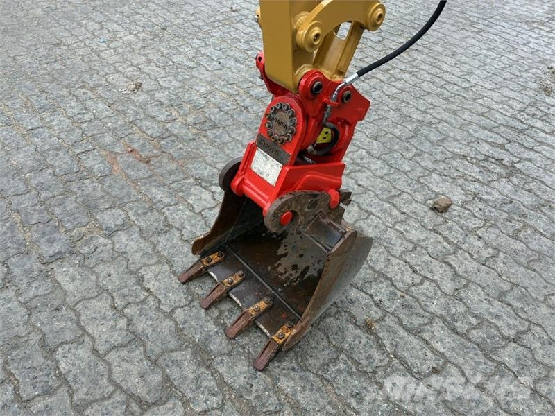CAT 301.8 Mini rýpadla < 7t