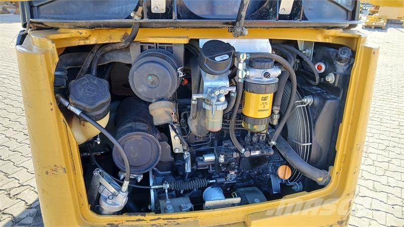 CAT 302.4D Mini rýpadla < 7t