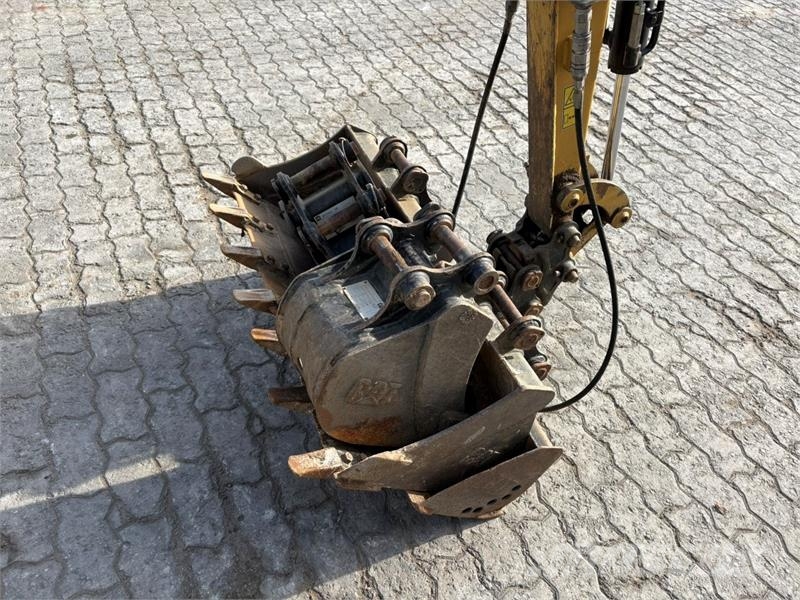 CAT 302 CR Mini bagri <7t