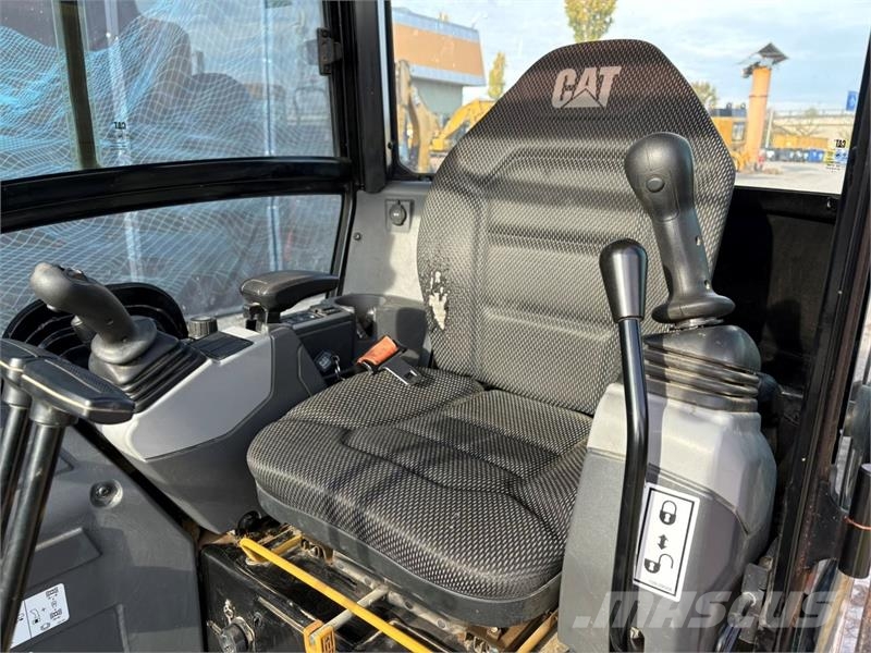 CAT 302 CR Mini bagri <7t