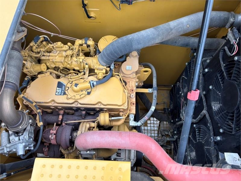 CAT 320 Telakaivukoneet