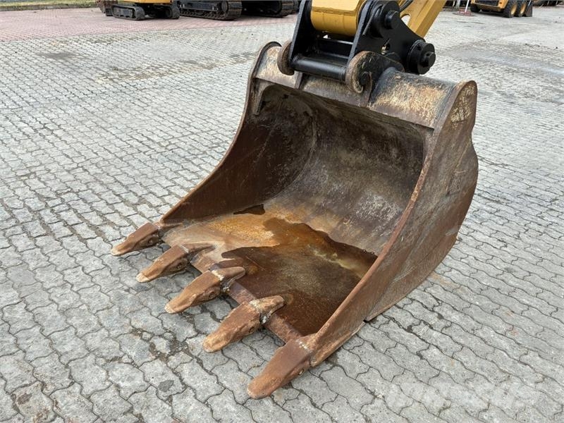 CAT 323 Excavadoras sobre orugas