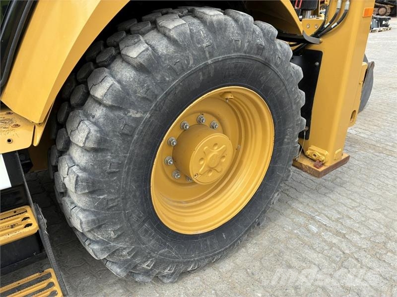 CAT 432 Ekskavatori-iekrāvēji