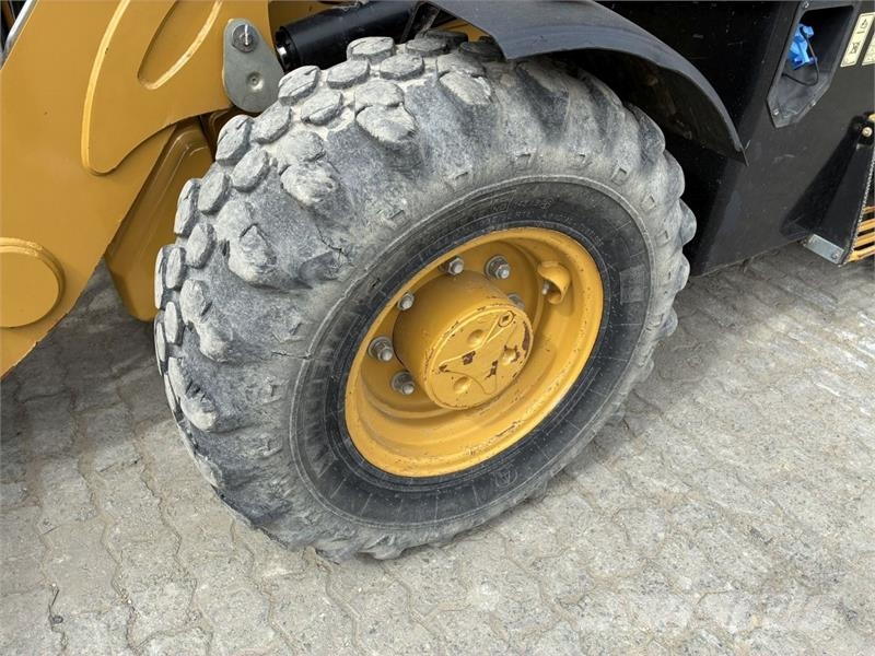 CAT 432 Ekskavatori-iekrāvēji