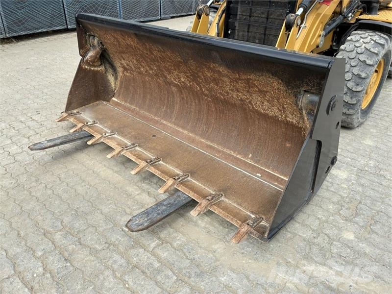 CAT 432 Ekskavatori-iekrāvēji