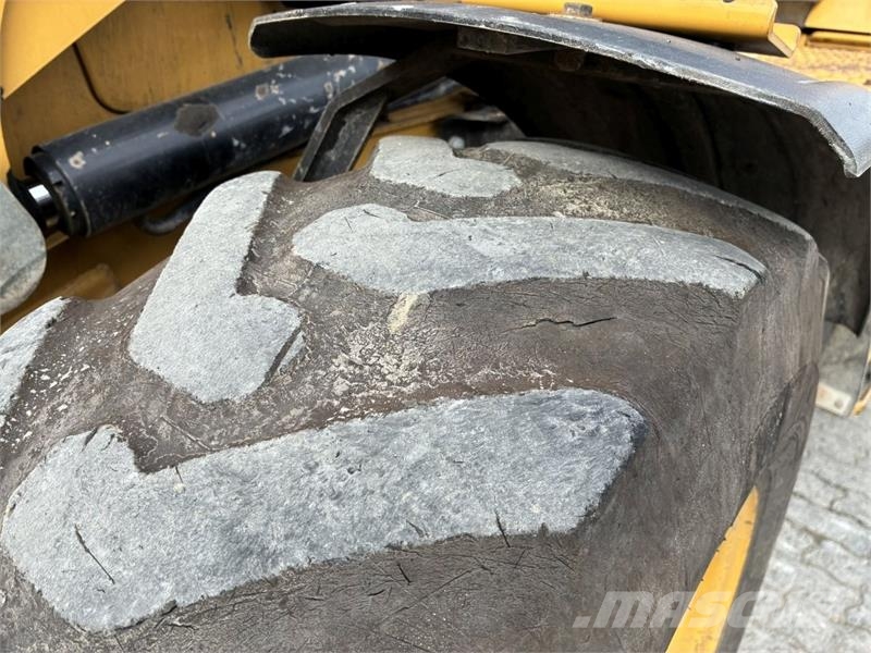 CAT 432F2 Backhoe loaders
