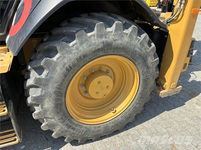 CAT 444 Ekskavatori-iekrāvēji