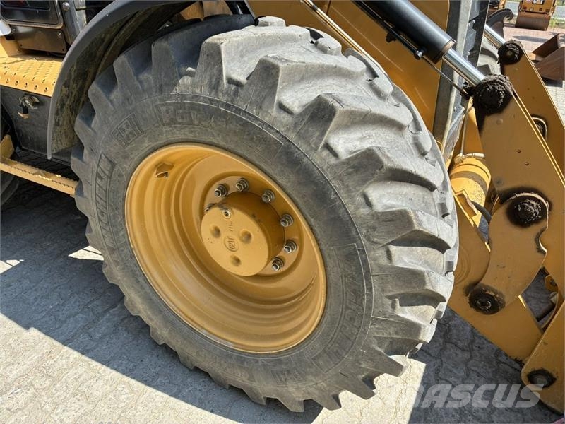 CAT 444 Ekskavatori-iekrāvēji