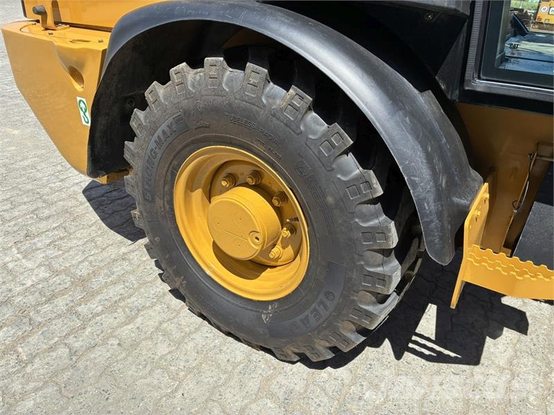 CAT 906 Mini utovarivači