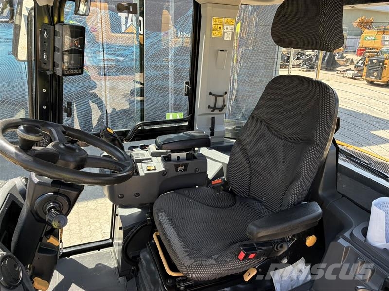 CAT 906 Mini utovarivači