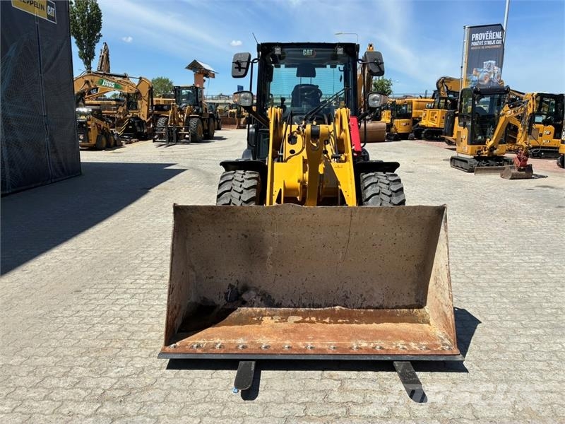 CAT 906 Pienkuormaajat
