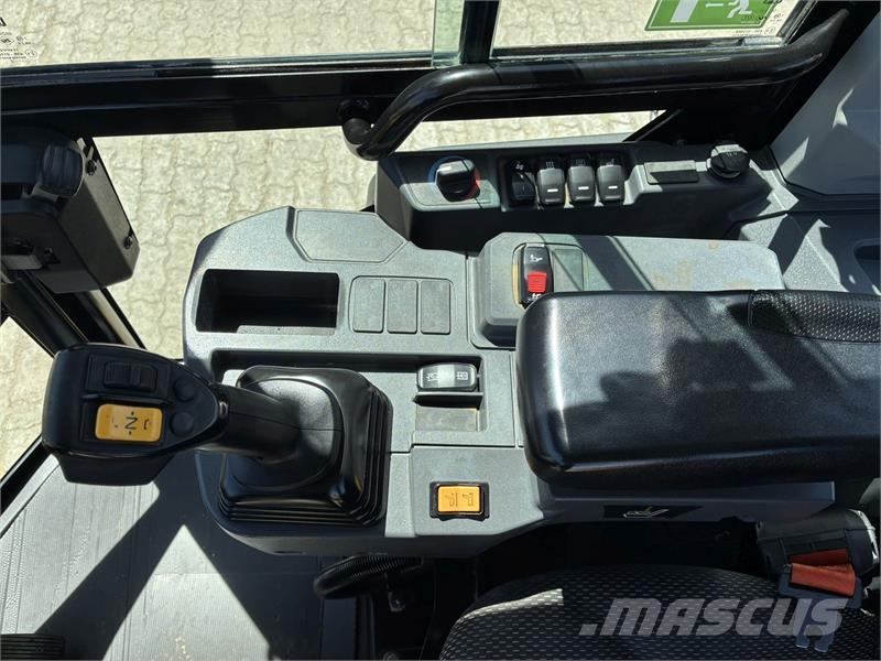 CAT 906 Mini utovarivači