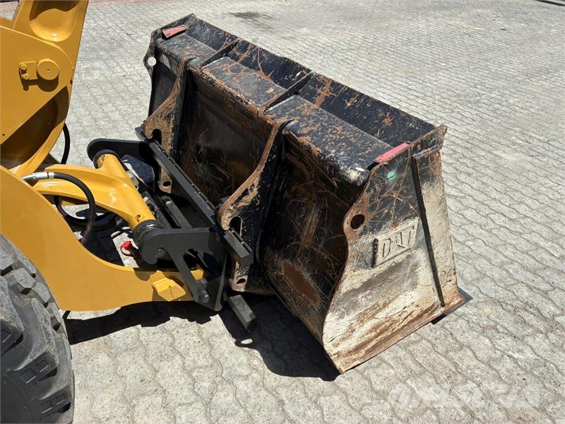 CAT 906 Pienkuormaajat