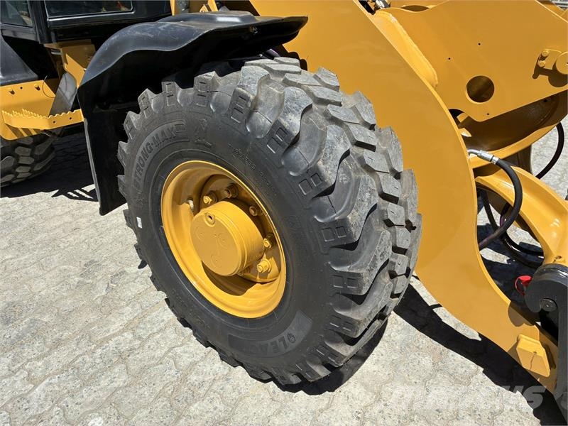 CAT 906 Mini utovarivači