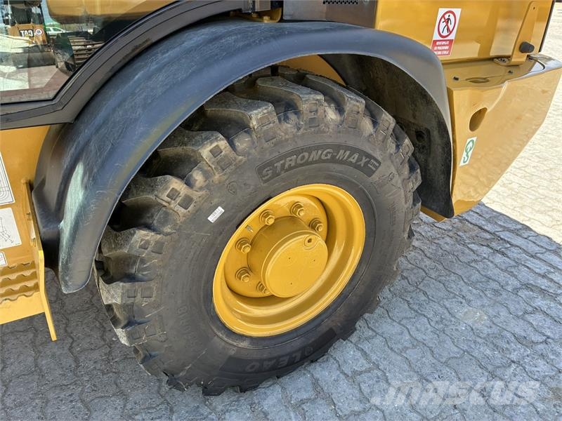 CAT 906 Mini utovarivači