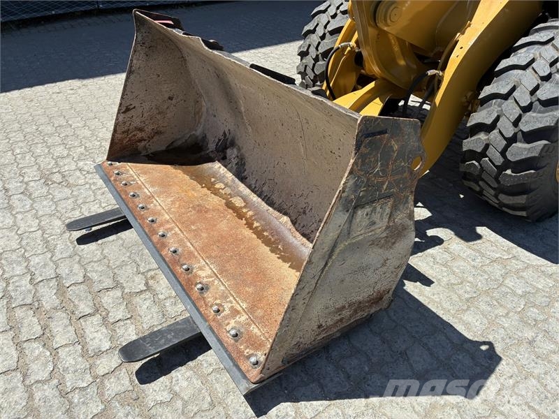 CAT 906 Mini utovarivači