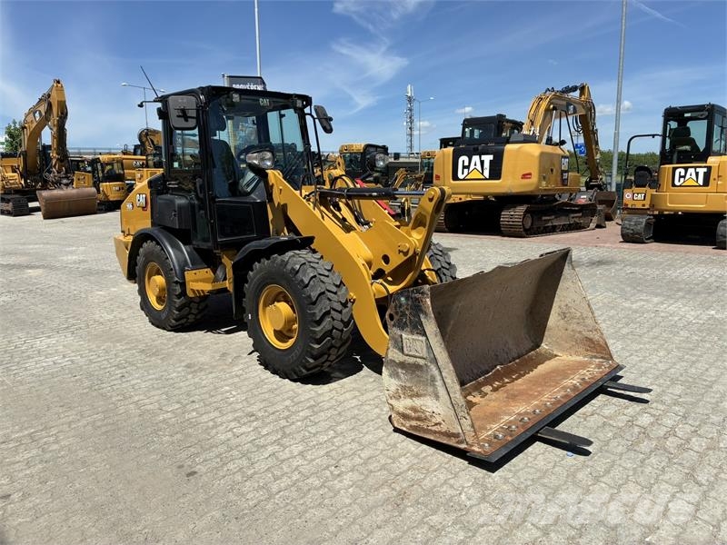CAT 906 Mini utovarivači