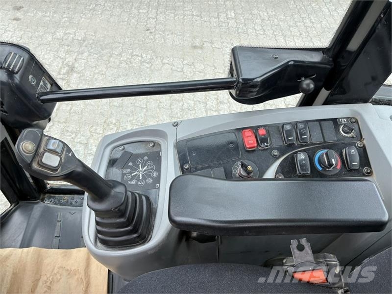 CAT 906M Kolesni nakladalci