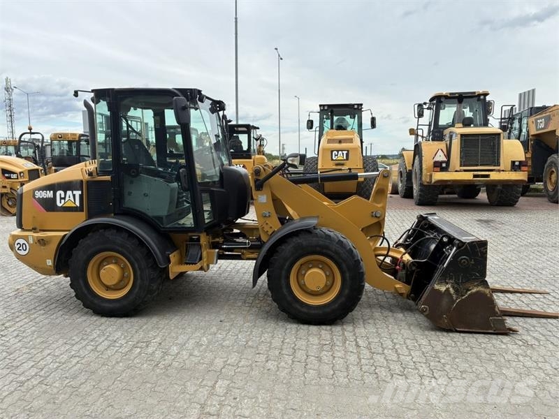 CAT 906M Kolesni nakladalci