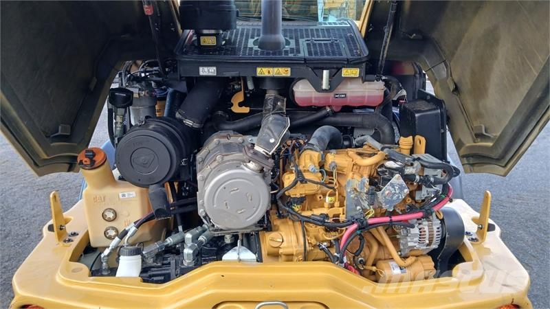 CAT 906M Kolesni nakladalci