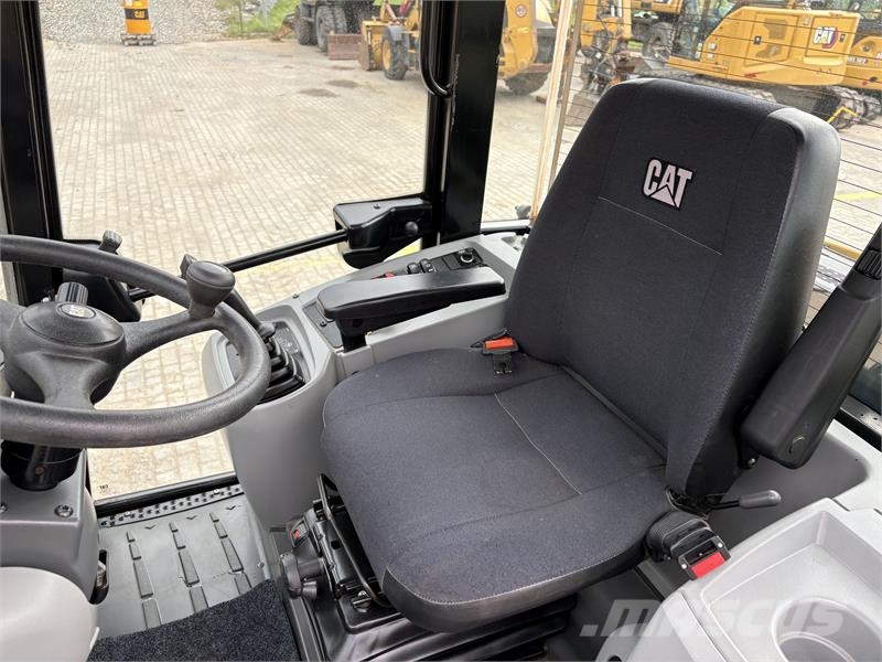 CAT 906M Cargadoras sobre ruedas