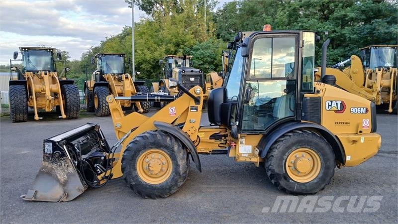 CAT 906M Kolesni nakladalci