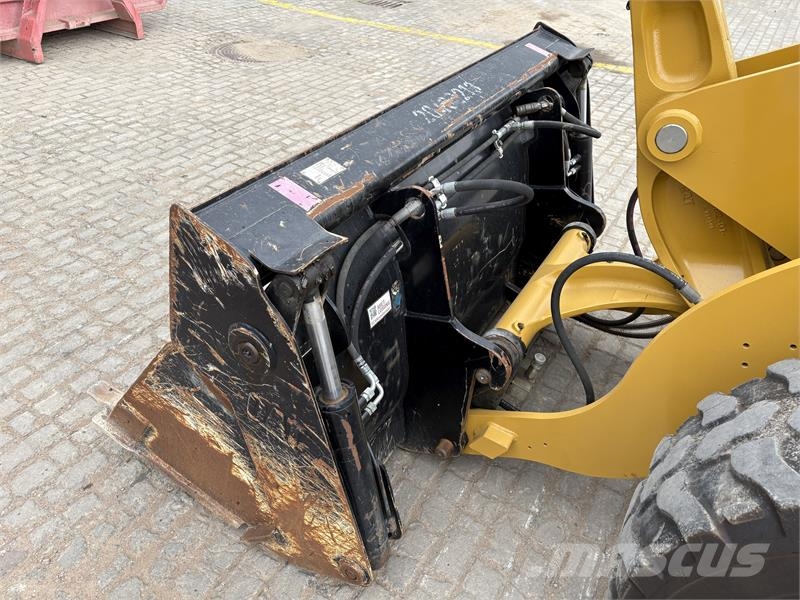CAT 906M Cargadoras sobre ruedas