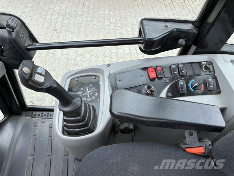 CAT 906M Kolesni nakladalci