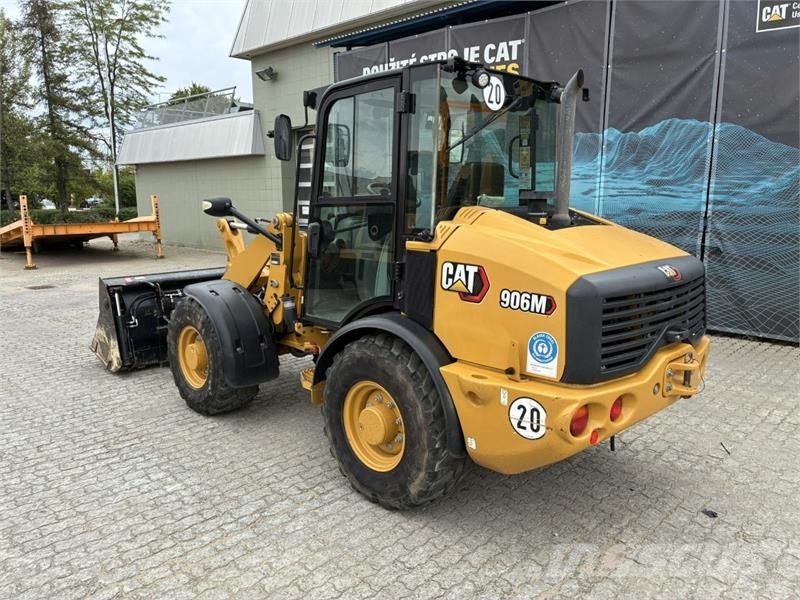 CAT 906M Kolesni nakladalci