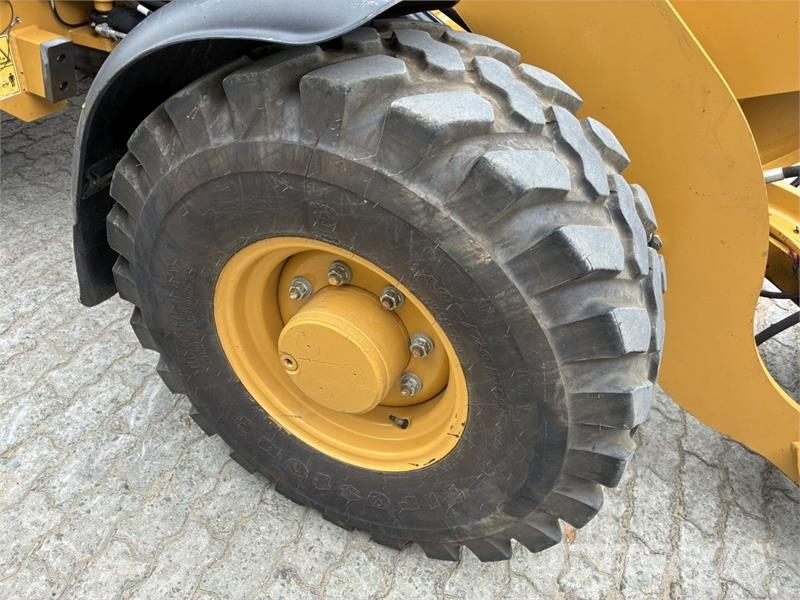CAT 906M Carregadeiras de rodas